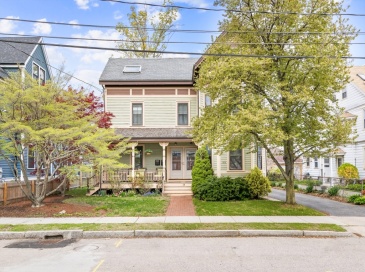 18 Maple Street, Watertown, Massachusetts, 4 Bedrooms Bedrooms, 11 Rooms Rooms,3 BathroomsBathrooms,Residential Income,For Sale,Maple Street,73517166