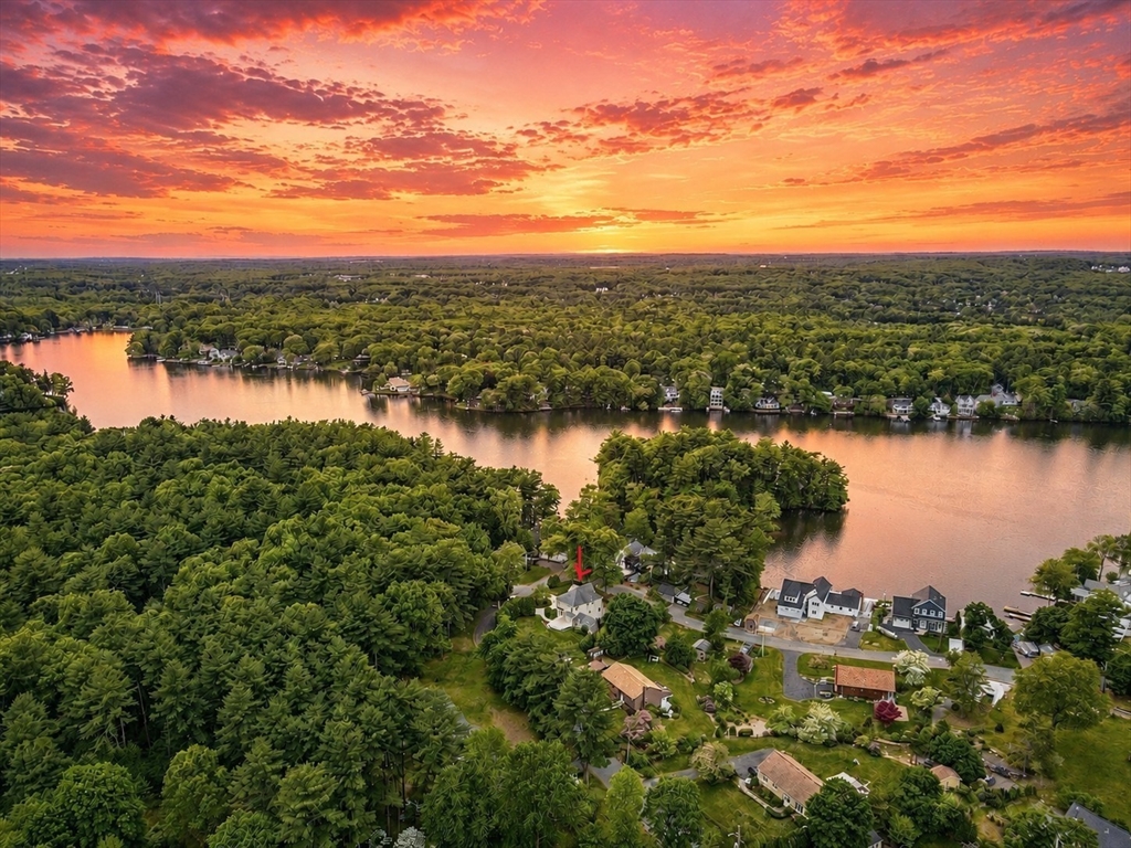 100 Lakeview Ave, Mansfield, Massachusetts, 3 Bedrooms Bedrooms, 8 Rooms Rooms,2.5 BathroomsBathrooms,Residential,For Sale,Lakeview Ave,73525727