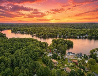 100 Lakeview Ave, Mansfield, Massachusetts, 3 Bedrooms Bedrooms, 8 Rooms Rooms,2.5 BathroomsBathrooms,Residential,For Sale,Lakeview Ave,73525727