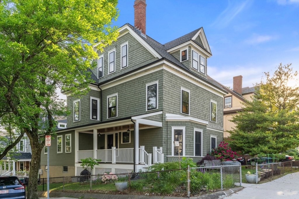 172 Summer St, Somerville, Massachusetts, 6 Bedrooms Bedrooms, 14 Rooms Rooms,4 BathroomsBathrooms,Residential,For Sale,Summer St,73525848