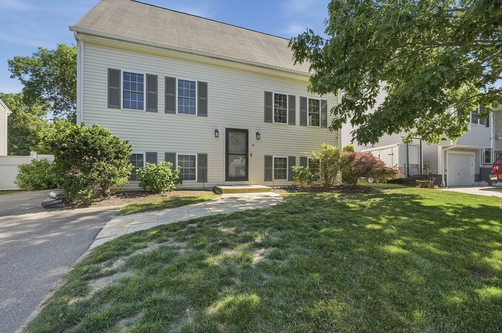 10 Slocum Farm Dr, Dartmouth, Massachusetts, 3 Bedrooms Bedrooms, 7 Rooms Rooms,1.5 BathroomsBathrooms,Residential,For Sale,Slocum Farm Dr,73534660