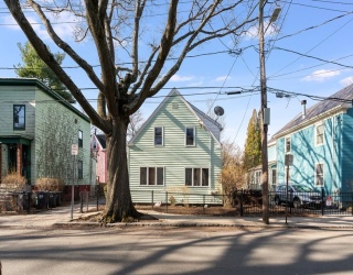 20 Chalk Street, Cambridge, Massachusetts, 4 Bedrooms Bedrooms, 9 Rooms Rooms,2 BathroomsBathrooms,Residential Income,For Sale,Chalk Street,73488857