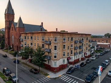 173 Elm Street, Holyoke, Massachusetts, 2 Rooms Rooms,1 BathroomBathrooms,Residential Lease,For Rent,Elm Street,73503490