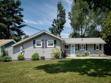 19 Ruth Drive, Framingham, Massachusetts, 3 Bedrooms Bedrooms, 9 Rooms Rooms,1.5 BathroomsBathrooms,Residential,For Sale,Ruth Drive,73534296