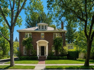 61 Larchwood Drive, Cambridge, Massachusetts, 4 Bedrooms Bedrooms, 9 Rooms Rooms,2.5 BathroomsBathrooms,Residential,For Sale,Larchwood Drive,73529366