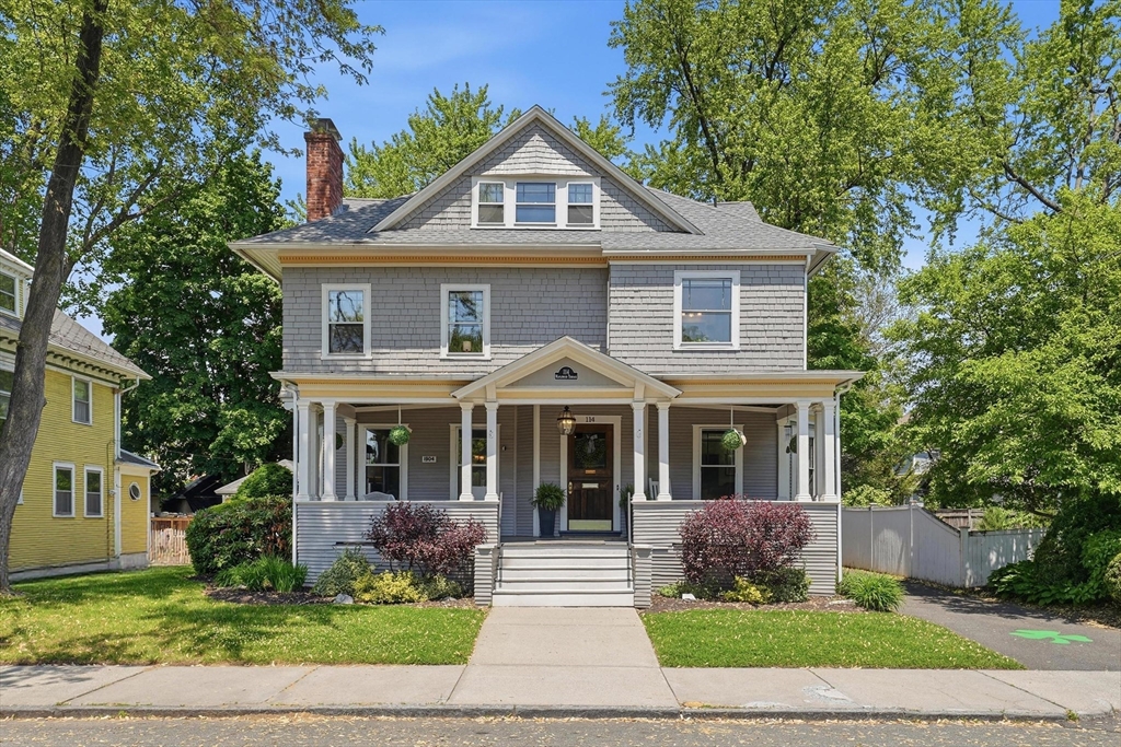 114 Maplewood Ter, Springfield, Massachusetts, 5 Bedrooms Bedrooms, 10 Rooms Rooms,3.5 BathroomsBathrooms,Residential,For Sale,Maplewood Ter,73521619