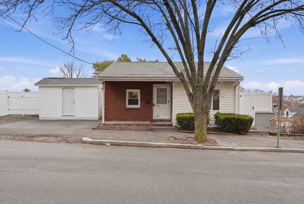135 Vane Street, Revere, Massachusetts, 1 Bedroom Bedrooms, 4 Rooms Rooms,1 BathroomBathrooms,Residential,For Sale,Vane Street,73495779