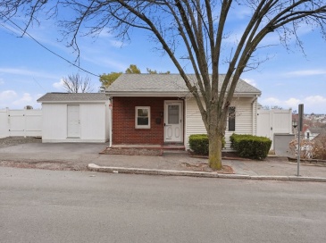 135 Vane Street, Revere, Massachusetts, 1 Bedroom Bedrooms, 4 Rooms Rooms,1 BathroomBathrooms,Residential,For Sale,Vane Street,73495779