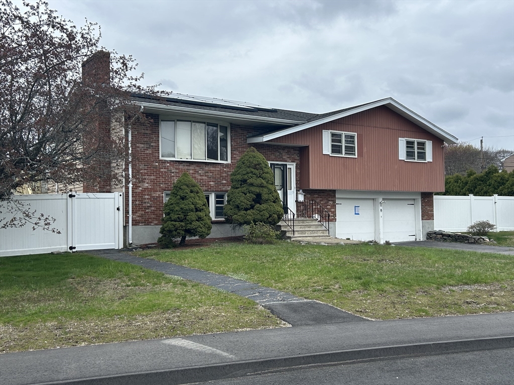 1 Eisenhower Dr, Randolph, Massachusetts, 3 Bedrooms Bedrooms, 9 Rooms Rooms,2.5 BathroomsBathrooms,Residential,For Sale,Eisenhower Dr,73506335