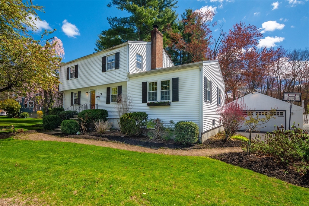 15 Williams Road, North Reading, Massachusetts, 4 Bedrooms Bedrooms, 8 Rooms Rooms,2 BathroomsBathrooms,Residential,For Sale,Williams Road,73513823