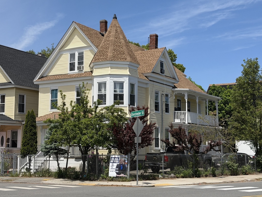 46-46A Dorchester St, Lawrence, Massachusetts, 7 Bedrooms Bedrooms, 13 Rooms Rooms,4 BathroomsBathrooms,Residential Income,For Sale,Dorchester St,73482778