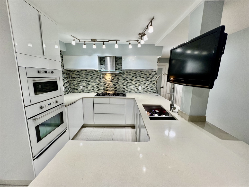 57 Broadlawn Park, Boston, Massachusetts, 3 Bedrooms Bedrooms, 5 Rooms Rooms,2 BathroomsBathrooms,Residential Lease,For Rent,Broadlawn Park,73551441