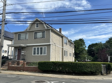 376 Riverside Avenue, Medford, Massachusetts, 2 Bedrooms Bedrooms, 6 Rooms Rooms,2 BathroomsBathrooms,Residential Lease,For Rent,Riverside Avenue,73551447