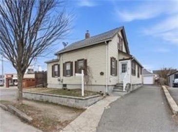 215 Kenyon Ave, Pawtucket, Rhode Island, 2 Bedrooms Bedrooms, 5 Rooms Rooms,2 BathroomsBathrooms,Residential,For Sale,Kenyon Ave,73551446