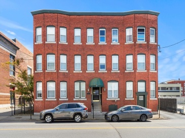 97 Bridge St, Manchester, New Hampshire, 12 Bedrooms Bedrooms, 20 Rooms Rooms,12 BathroomsBathrooms,Residential Income,For Sale,Bridge St,73551473