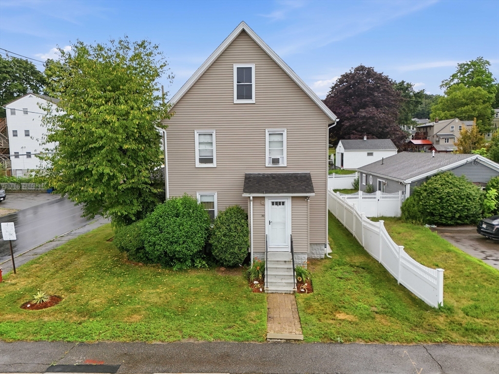 33 Howe Ave, Millbury, Massachusetts, 3 Bedrooms Bedrooms, 12 Rooms Rooms,2 BathroomsBathrooms,Residential Income,For Sale,Howe Ave,73551475