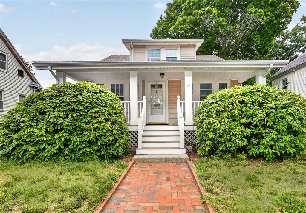 37 Riverview St, Dedham, Massachusetts, 4 Bedrooms Bedrooms, 6 Rooms Rooms,2 BathroomsBathrooms,Residential,For Sale,Riverview St,73551725