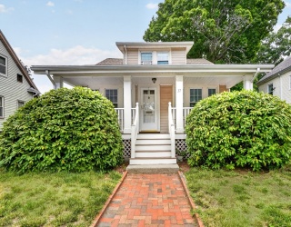 37 Riverview St, Dedham, Massachusetts, 4 Bedrooms Bedrooms, 6 Rooms Rooms,2 BathroomsBathrooms,Residential,For Sale,Riverview St,73551725