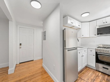 7 Main Street, Foxboro, Massachusetts, 1 Bedroom Bedrooms, 4 Rooms Rooms,1 BathroomBathrooms,Residential Lease,For Rent,Main Street,73551547