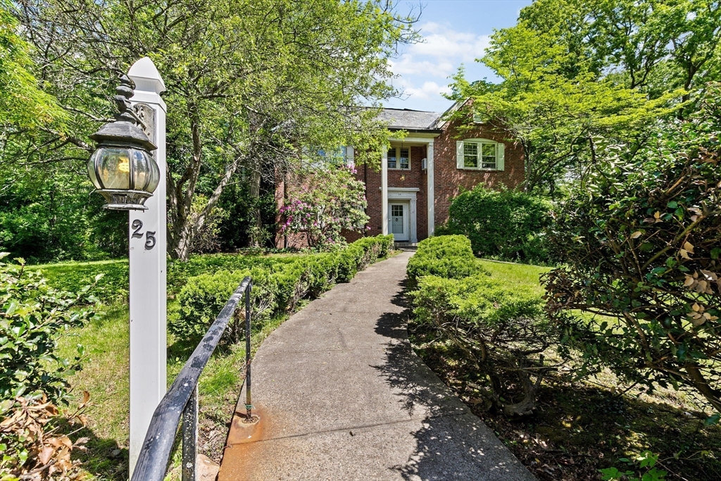 25 Hundreds Cir, Wellesley, Massachusetts, 4 Bedrooms Bedrooms, 12 Rooms Rooms,3.5 BathroomsBathrooms,Residential,For Sale,Hundreds Cir,73551561