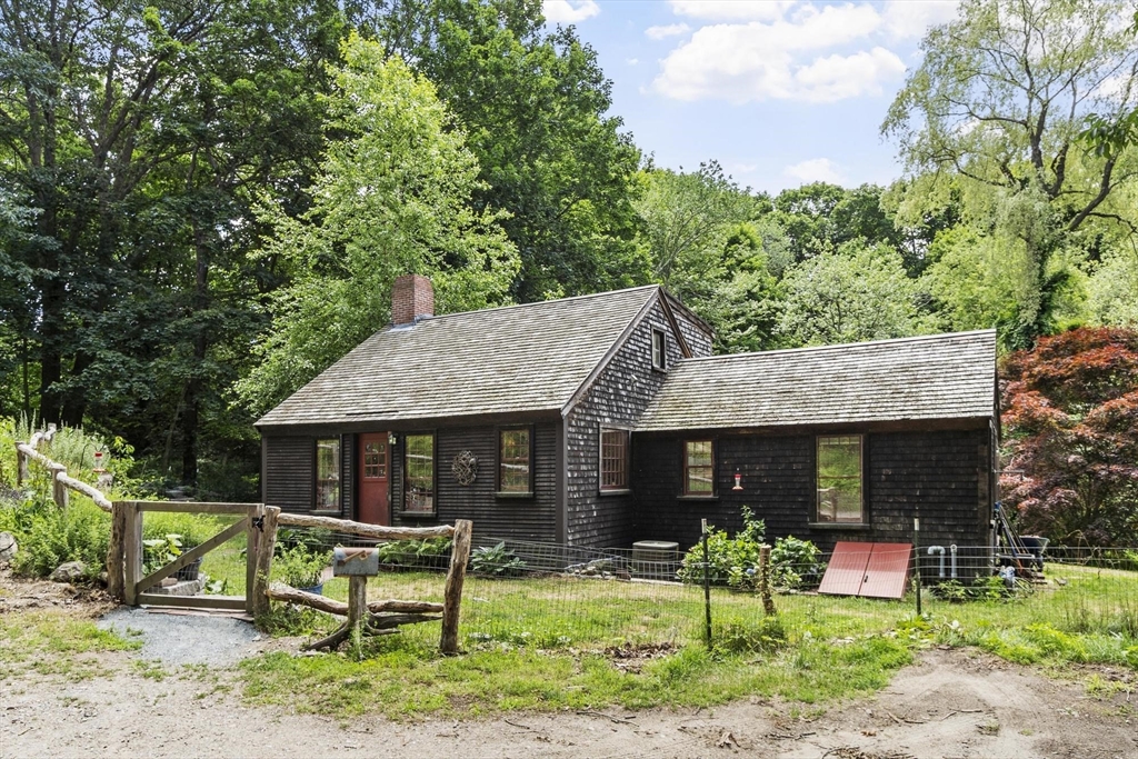 36 East Street, Hingham, Massachusetts, 2 Bedrooms Bedrooms, 6 Rooms Rooms,2 BathroomsBathrooms,Residential Lease,For Rent,East Street,73551567