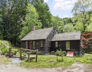 36 East Street, Hingham, Massachusetts, 2 Bedrooms Bedrooms, 6 Rooms Rooms,2 BathroomsBathrooms,Residential Lease,For Rent,East Street,73551567