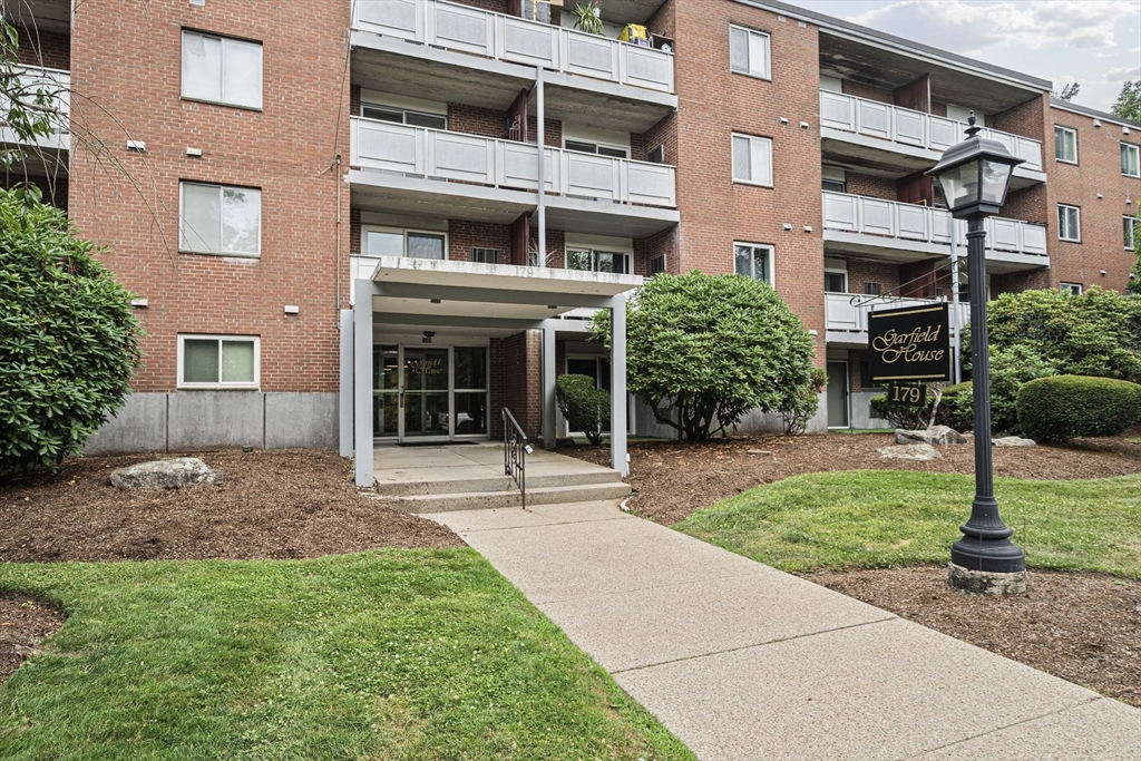 179 Presidents Ln, Quincy, Massachusetts, 1 Bedroom Bedrooms, 3 Rooms Rooms,1 BathroomBathrooms,Residential,For Sale,Presidents Ln,73546096