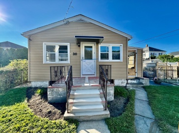 30 Lucas Street, New Bedford, Massachusetts, 1 Bedroom Bedrooms, 4 Rooms Rooms,1 BathroomBathrooms,Residential Lease,For Rent,Lucas Street,73506970