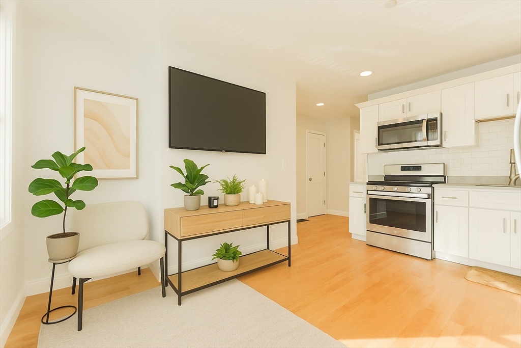 375 Dorchester St., Boston, Massachusetts, 2 Bedrooms Bedrooms, 4 Rooms Rooms,2 BathroomsBathrooms,Residential Lease,For Rent,Dorchester St.,73551605