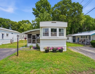 7 Liberty Drive, Attleboro, Massachusetts, 2 Bedrooms Bedrooms, 5 Rooms Rooms,1 BathroomBathrooms,Residential,For Sale,Liberty Drive,73551622