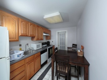 7 Harvard Square, Brookline, Massachusetts, 2 Bedrooms Bedrooms, 5 Rooms Rooms,1 BathroomBathrooms,Residential Lease,For Rent,Harvard Square,73551654