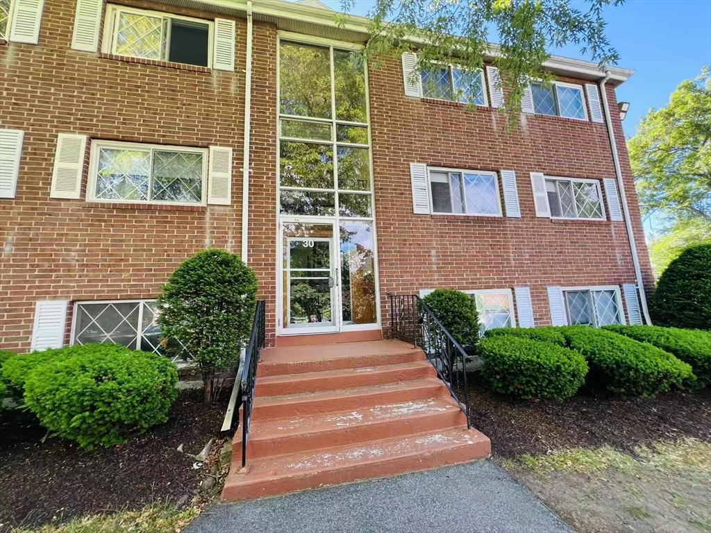 30 Fernview Ave, North Andover, Massachusetts, 2 Bedrooms Bedrooms, 4 Rooms Rooms,1 BathroomBathrooms,Residential Lease,For Rent,Fernview Ave,73551657