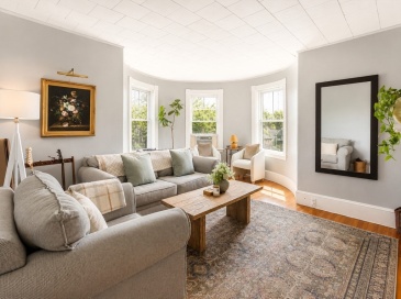 977 Main Street, Melrose, Massachusetts, 3 Bedrooms Bedrooms, 5 Rooms Rooms,2 BathroomsBathrooms,Residential Lease,For Rent,Main Street,73551454