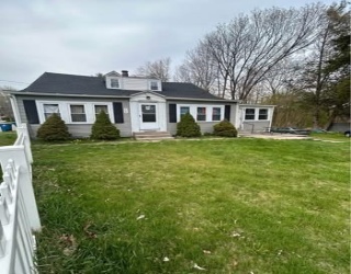 733 Pleasant St, Leicester, Massachusetts, 4 Bedrooms Bedrooms, 6 Rooms Rooms,1 BathroomBathrooms,Residential Lease,For Rent,Pleasant St,73551478