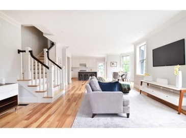 44 Evergreen St, Boston, Massachusetts, 4 Bedrooms Bedrooms, 9 Rooms Rooms,2.5 BathroomsBathrooms,Residential Lease,For Rent,Evergreen St,73551576