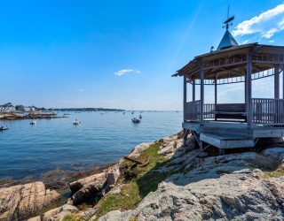 5 1/2 Rackliffe St, Gloucester, Massachusetts, 3 Bedrooms Bedrooms, 7 Rooms Rooms,3.5 BathroomsBathrooms,Residential Lease,For Rent,Rackliffe St,73551685