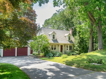 590 Lowell Street, Lexington, Massachusetts, 4 Bedrooms Bedrooms, 9 Rooms Rooms,2 BathroomsBathrooms,Residential,For Sale,Lowell Street,73540419