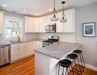 32 Oakland Street, Newton, Massachusetts, 3 Bedrooms Bedrooms, 6 Rooms Rooms,2 BathroomsBathrooms,Residential Lease,For Rent,Oakland Street,73551702