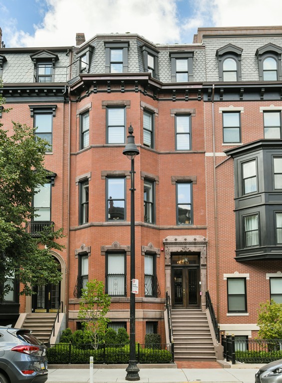 298 Beacon Street, Boston, Massachusetts, 3 Bedrooms Bedrooms, 6 Rooms Rooms,3.5 BathroomsBathrooms,Residential Lease,For Rent,Beacon Street,73551506