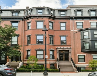 298 Beacon Street, Boston, Massachusetts, 3 Bedrooms Bedrooms, 6 Rooms Rooms,3.5 BathroomsBathrooms,Residential Lease,For Rent,Beacon Street,73551506