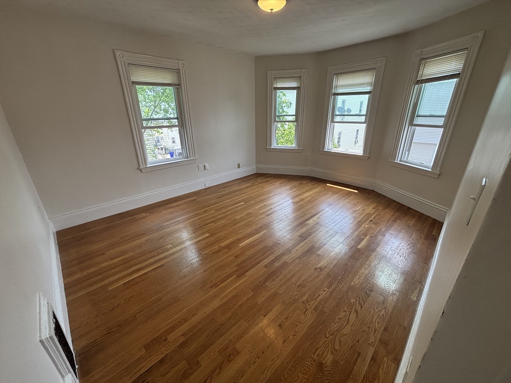 9 Holden Street, Boston, Massachusetts, 3 Bedrooms Bedrooms, 6 Rooms Rooms,1 BathroomBathrooms,Residential Lease,For Rent,Holden Street,73551524