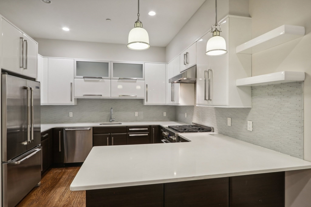 1471 Beacon St, Brookline, Massachusetts, 4 Bedrooms Bedrooms, 7 Rooms Rooms,4 BathroomsBathrooms,Residential Lease,For Rent,Beacon St,73524426