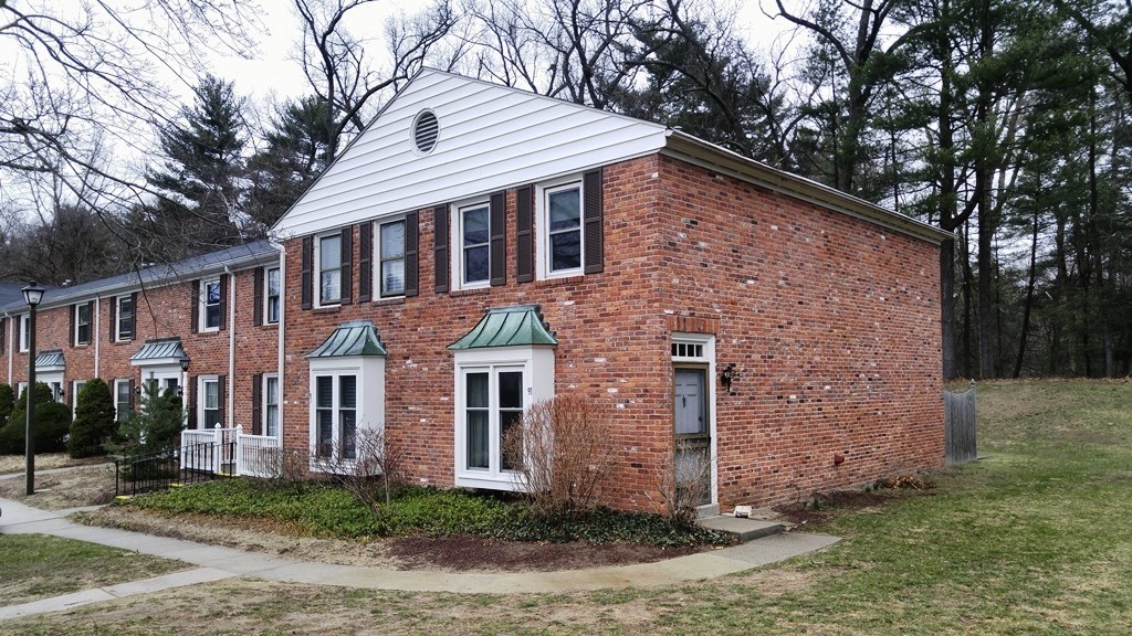 91 Yorktown Dr, Springfield, Massachusetts, 2 Bedrooms Bedrooms, 5 Rooms Rooms,1.5 BathroomsBathrooms,Residential Lease,For Rent,Yorktown Dr,73551728