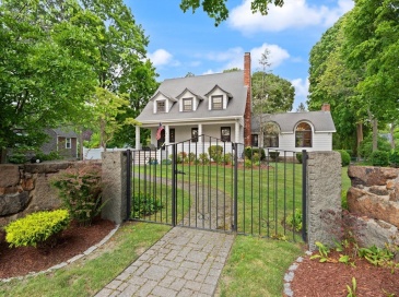 161 Cedar Street, Braintree, Massachusetts, 4 Bedrooms Bedrooms, 9 Rooms Rooms,2.5 BathroomsBathrooms,Residential,For Sale,Cedar Street,73551807