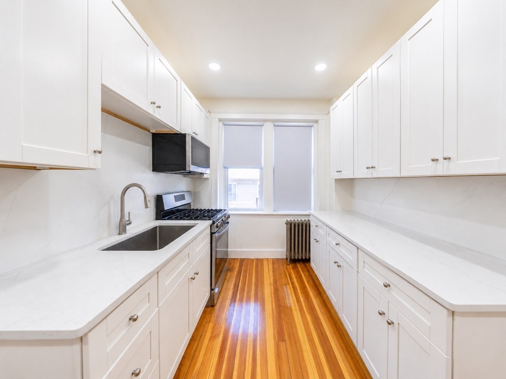 238 South Huntington Ave, Boston, Massachusetts, 2 Bedrooms Bedrooms, 5 Rooms Rooms,1 BathroomBathrooms,Residential Lease,For Rent,South Huntington Ave,73551824