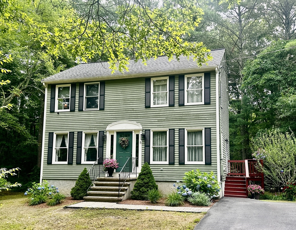 71 Harvey St, Taunton, Massachusetts, 3 Bedrooms Bedrooms, 6 Rooms Rooms,1.5 BathroomsBathrooms,Residential,For Sale,Harvey St,73551552