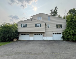 11 Robert Dr, Holyoke, Massachusetts, 3 Bedrooms Bedrooms, 7 Rooms Rooms,3.5 BathroomsBathrooms,Residential,For Sale,Robert Dr,73551565