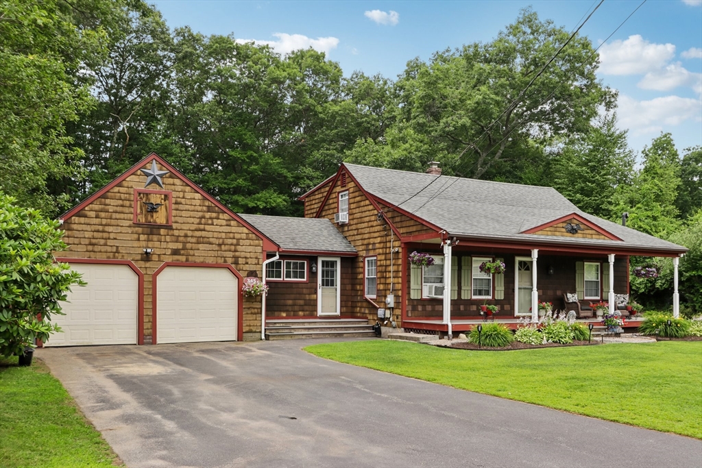 345 Central St, Burrillville, Rhode Island, 4 Bedrooms Bedrooms, 7 Rooms Rooms,2 BathroomsBathrooms,Residential,For Sale,Central St,73551586