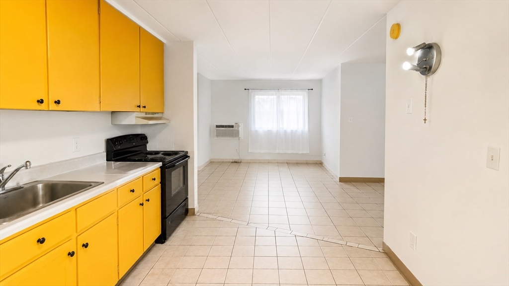 126 Beaver St, Framingham, Massachusetts, 1 Bedroom Bedrooms, 1 Room Rooms,1 BathroomBathrooms,Residential,For Sale,Beaver St,73551621