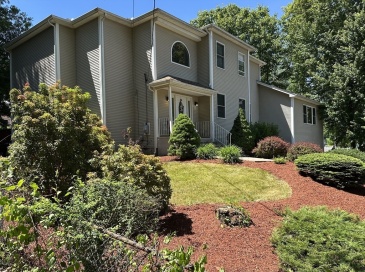 136 Thompkins Avenue, East Longmeadow, Massachusetts, 3 Bedrooms Bedrooms, 7 Rooms Rooms,2.5 BathroomsBathrooms,Residential,For Sale,Thompkins Avenue,73490264